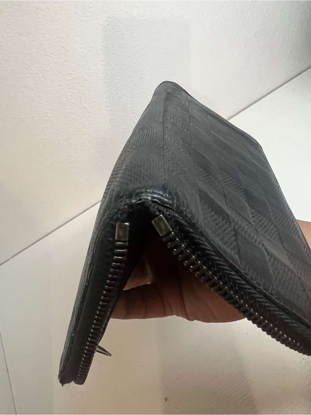 Louis Vuitton: Zippy Wallet Damier Infini - Picture 13 of 15